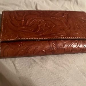 Patricia Nash Valentia Burnished Wallet